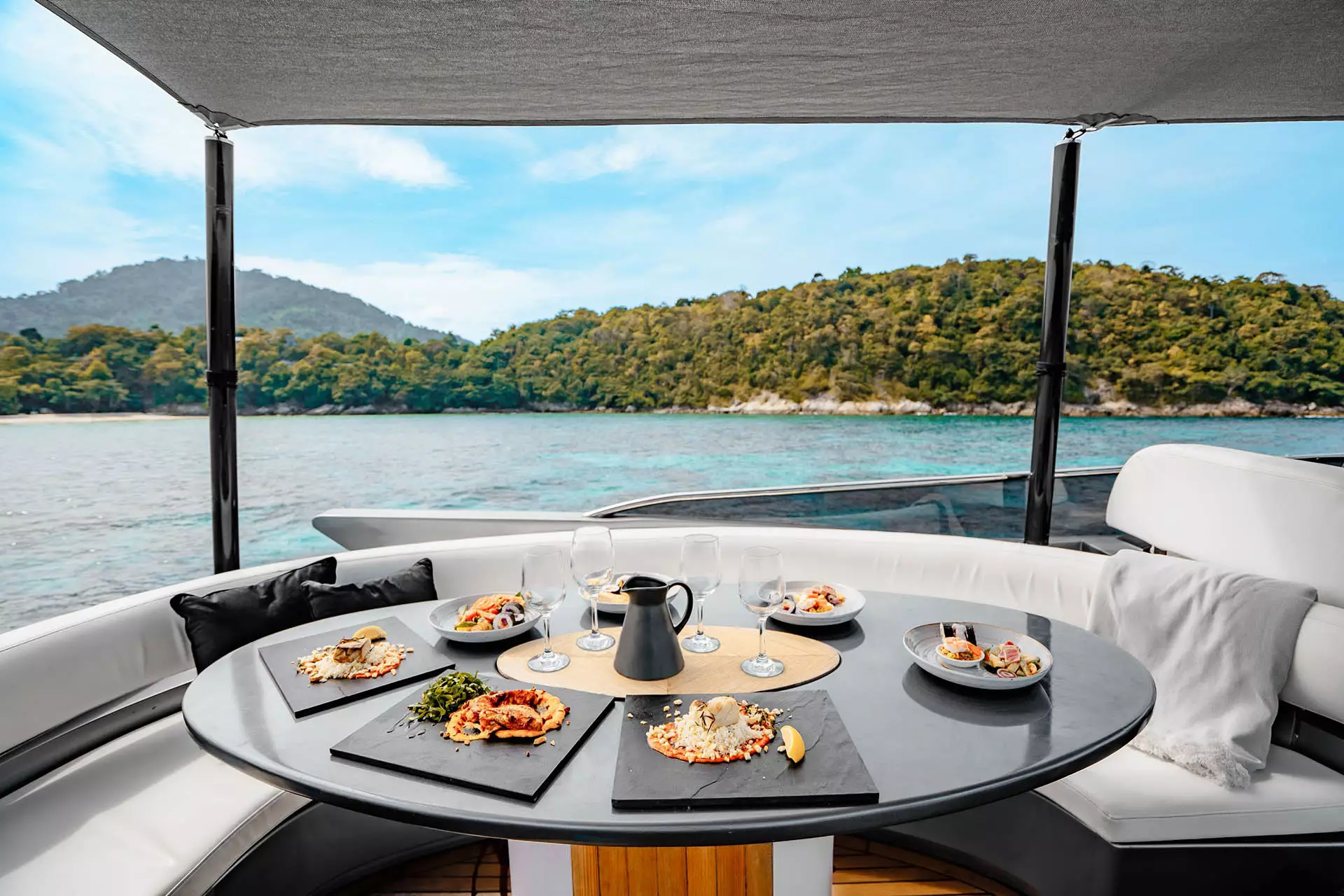 Яхта HYPE LUXURY YACHT