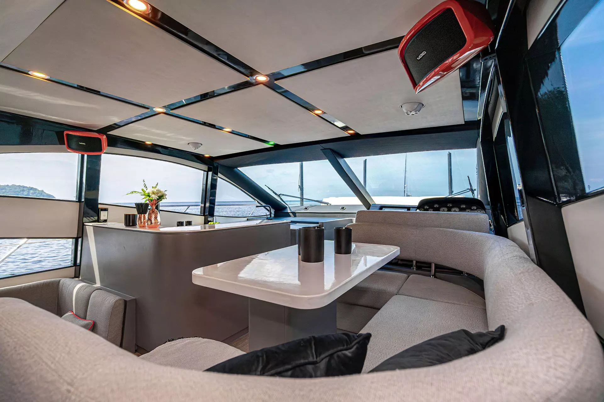 Яхта HYPE LUXURY YACHT